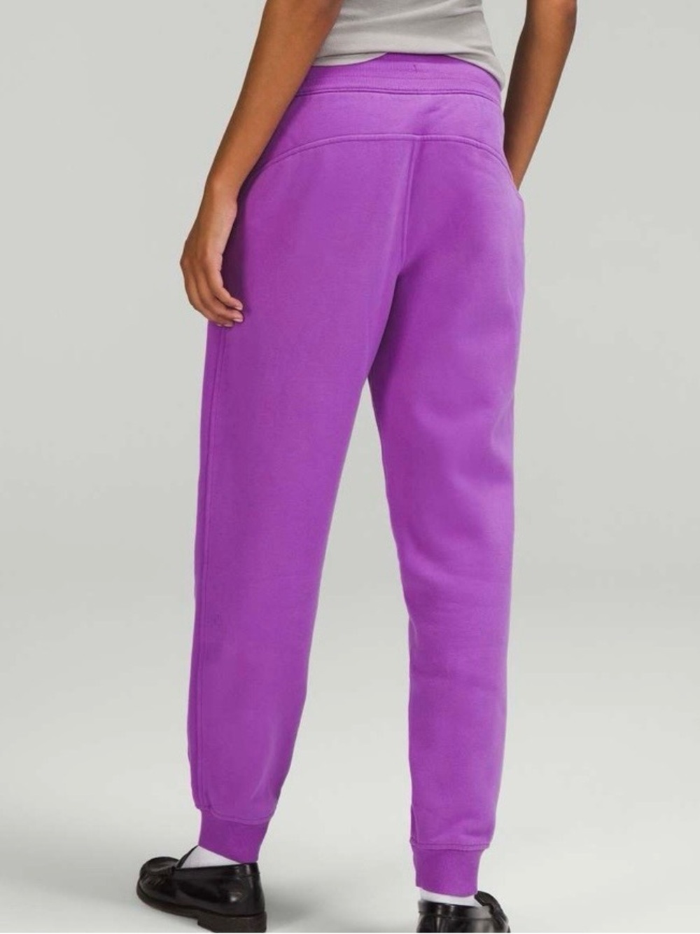 Lululemon scuba high rise sweatpant joggers size 6 purple